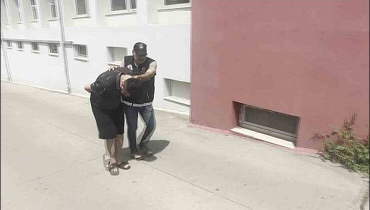 Otomobilinde uyuşturucu satan şüpheli tutuklandı