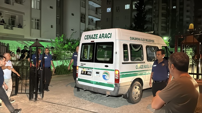 CİNNET GEÇİRİP AİLESİNİ YOK ETTİ!