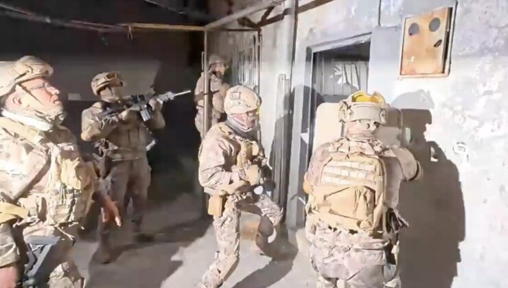 Adana’da uyuşturucu şebekesi operasyonu: 30 gözaltı