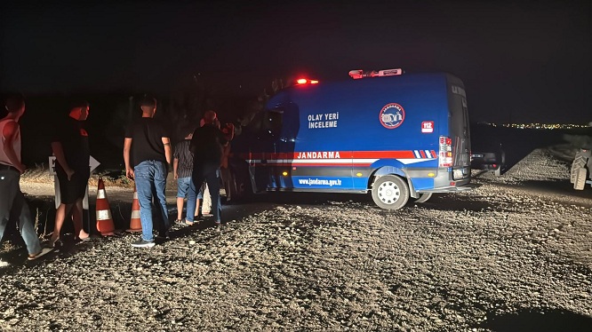 Adana’da eğitim uçağı düştü: 2 YARALI!