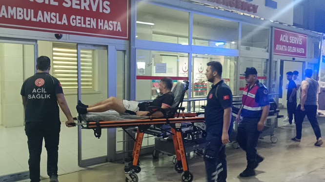 YOL KENARINDA YARALI BULUNDU