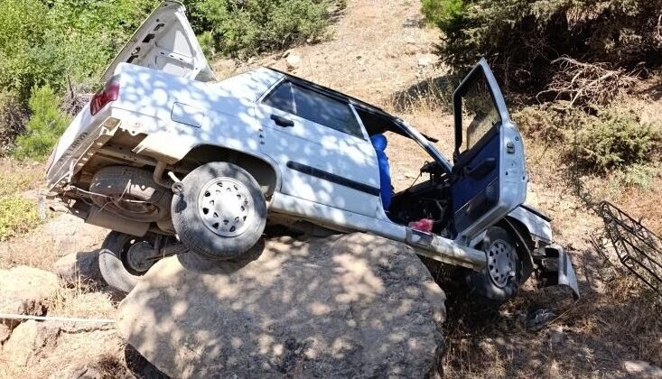 OTOMOBİL ŞARAMPOLE YUVARLANDI: 2 YARALI