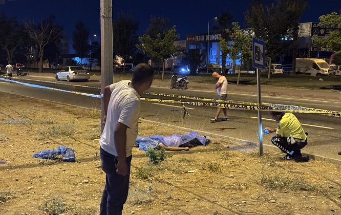 MOTOSİKLET DEVRİLDİ: 1 ÖLÜ, 1 YARALI