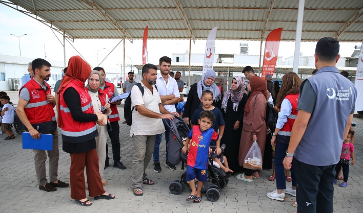 VE SURİYELİLER GÖNÜLLÜ OLARAK DÖNÜYORLAR