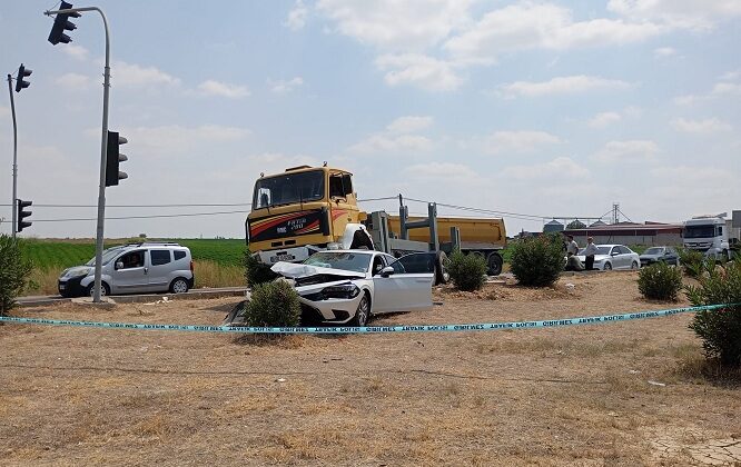 KAMYON HIZINI ALAMADI: 3 YARALI