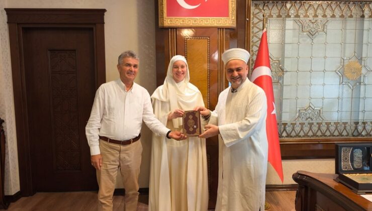 Polonyalı kadın Adana’da Müslüman oldu