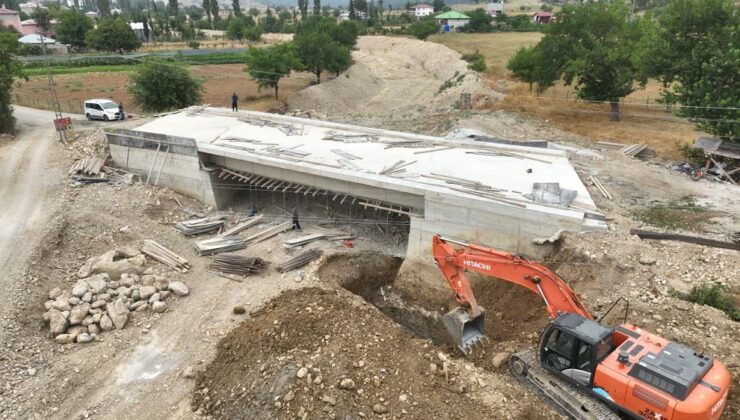 Büyükşehirden Tapan’a köprü inşaatı hizmeti