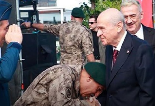 BAHÇELİ’NİN ELİNİ ÖPEN KARADENİZ MÜDÜR OLARAK ATANDI