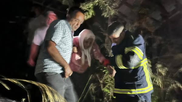 Feke’de Ev Yangını: 1 Kişi Hastaneye Kaldırıldı
