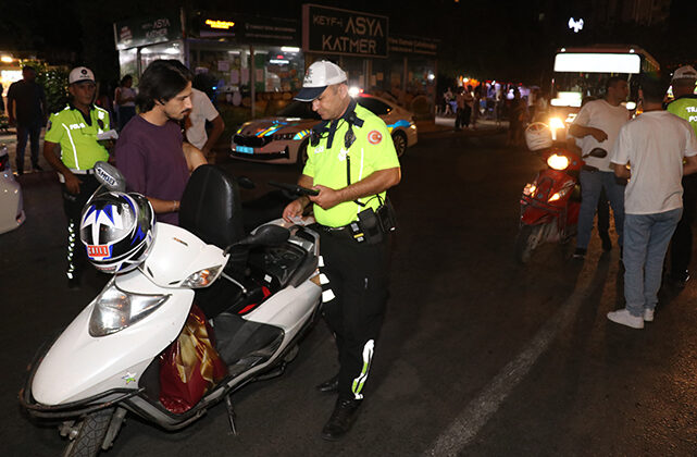 Adana’da motosiklet sürücüleri denetlendi