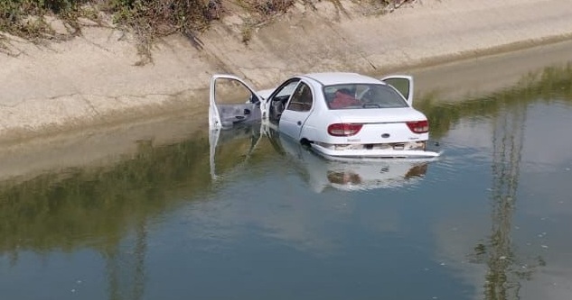 OTOMOBİL SULAMA KANALINA UÇTU