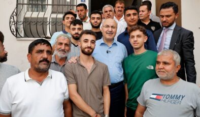 Vatandaş derdini devlet erkânına anlatıyor