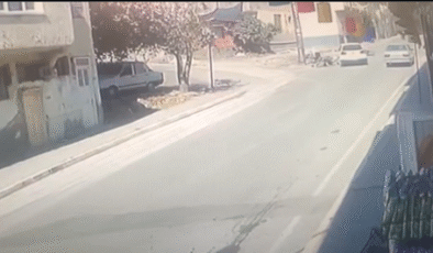 Otomobille, motosiklet çarpıştı: 2 yaralı