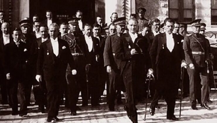 CUMHURİYET, SONSUZA KADAR YAŞAYACAK