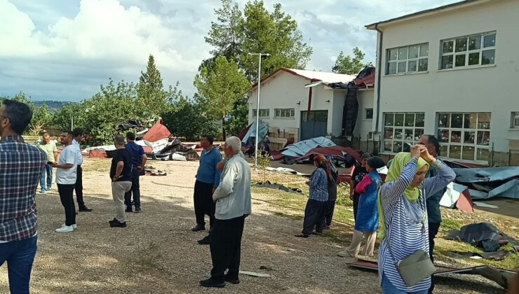 KOZAN’DA FIRTINA OKULU  TATİL ETTİRDİ