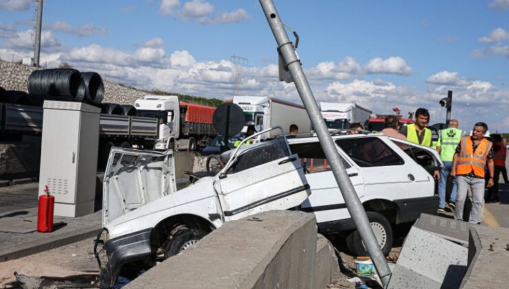 OTOBAN GİŞESİNDE KAZA: 2 ÖLÜ VAR