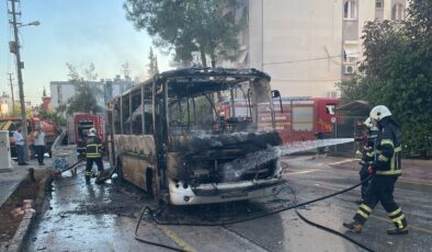 Park halindeki otobüs yandı