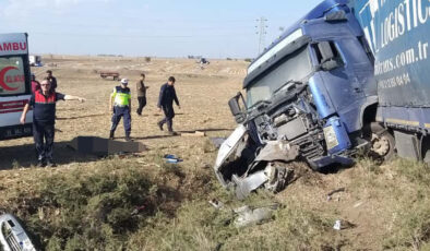 Tırla çarpışan otomobilin sürücüsü öldü