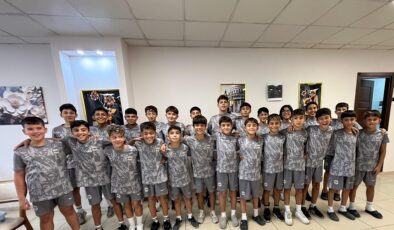 Sarıçam Demirspor U14’e ödül yemeği
