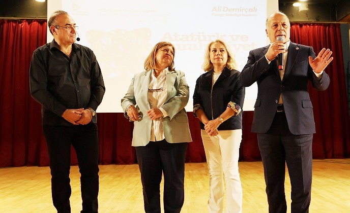 YÜREĞİR’DE “ATATÜRK VE CUMHURİYET” SÖYLEŞİSİ