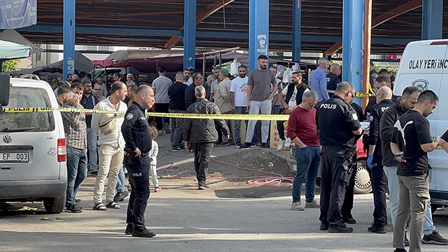 Adana’da semt pazarı kana bulandı: 2 ölü, 5 yaralı