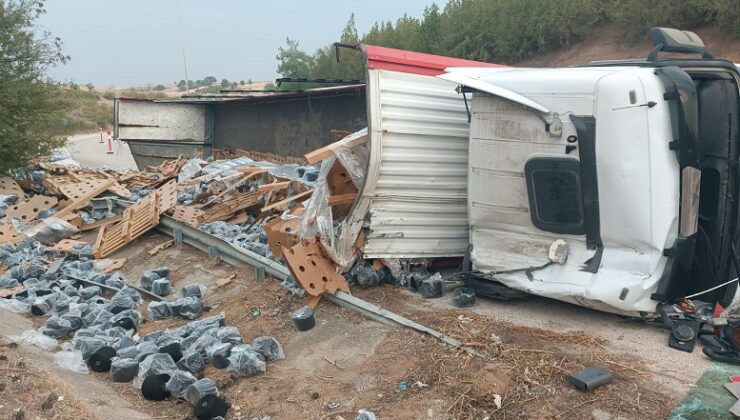 SARIÇAM’DA TIR DEVRİLDİ