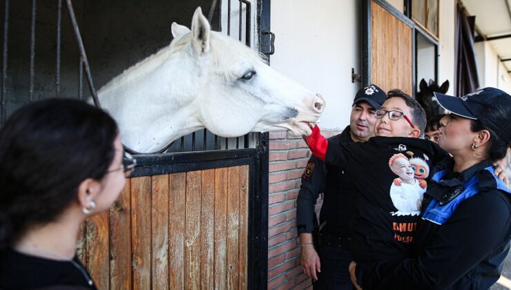 ATLI POLİSLERDEN ANLAMLI DAVRANIŞ