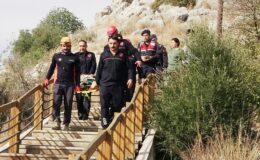 KALEDEN DÜŞÜP YARALANDI