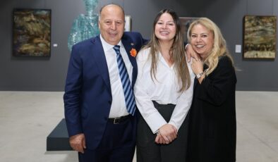 ALİ DEMİRÇALI’NIN KIZI SERGİ AÇTI