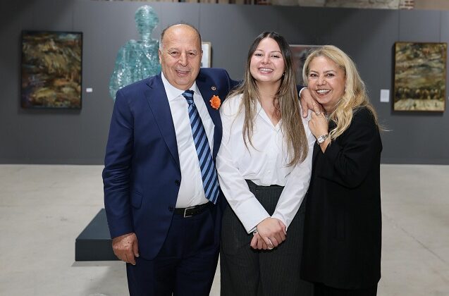 ALİ DEMİRÇALI’NIN KIZI SERGİ AÇTI