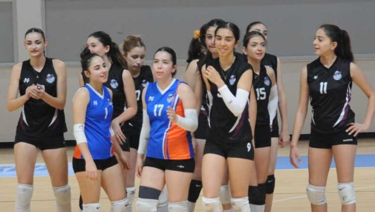 ADANALI KIZLAR TECRÜBEYE YENİLDİ