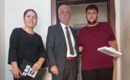 Ceyhan’da evler dolaşılarak tablet dağıtılıyor