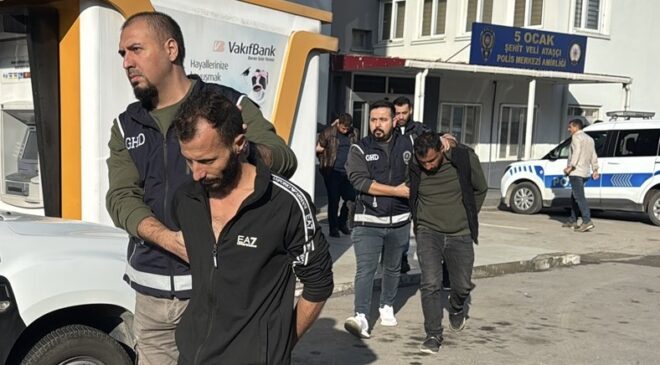 GÖÇMEN KAÇAKÇILARI POLİSE ENSELENDİLER!