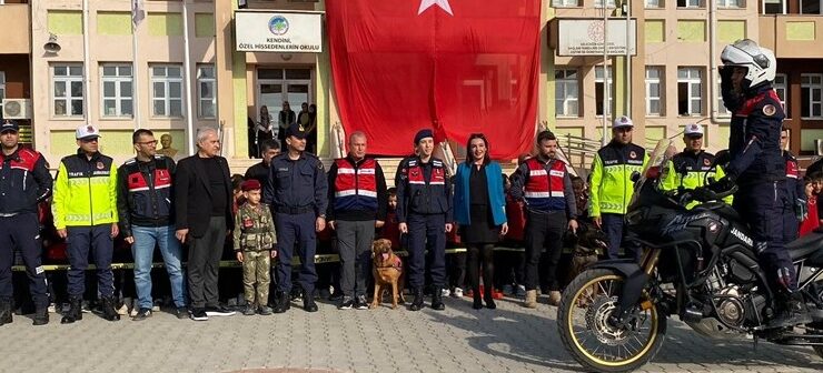 Jandarma Gösterisi Öğrencilere Unutulmaz Bir Gün Yaşattı