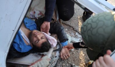 OTOMOBİL TAKLA ATTI: 2 YARALI