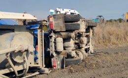 Ceyhan’da tanker devrildi: 2 yaralı