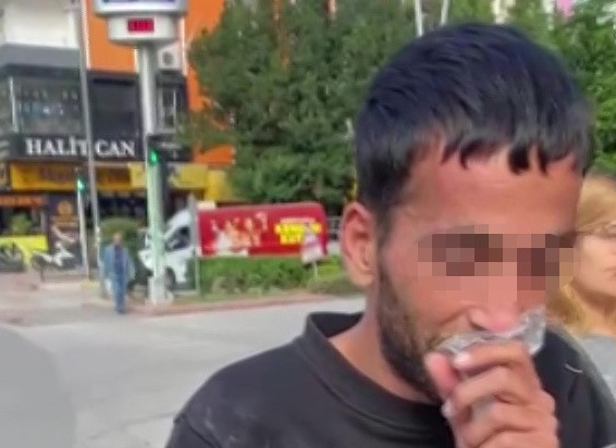 SOKAK ORTASINDA BALİ ÇEKTİ!