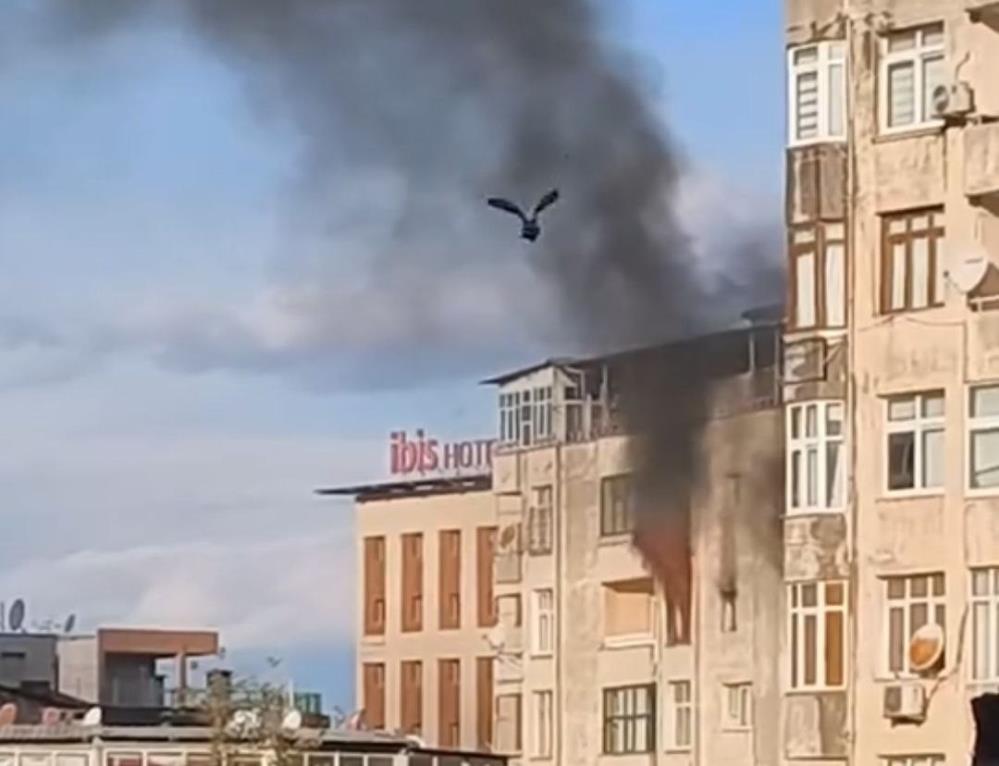 Apartmanın 6. katında çıkan yangın söndürüldü