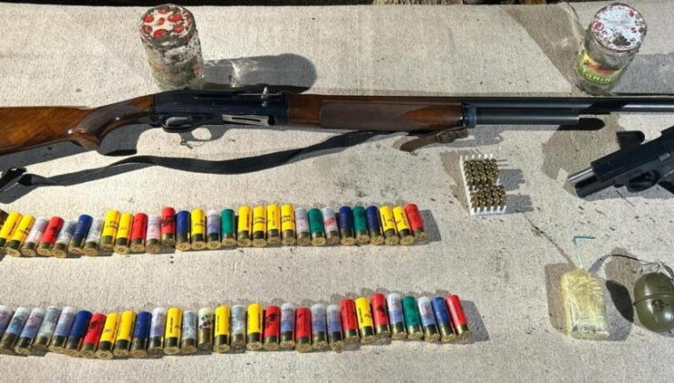 Toprağa gömülü kavanozlardan patlayıcılar çıktı