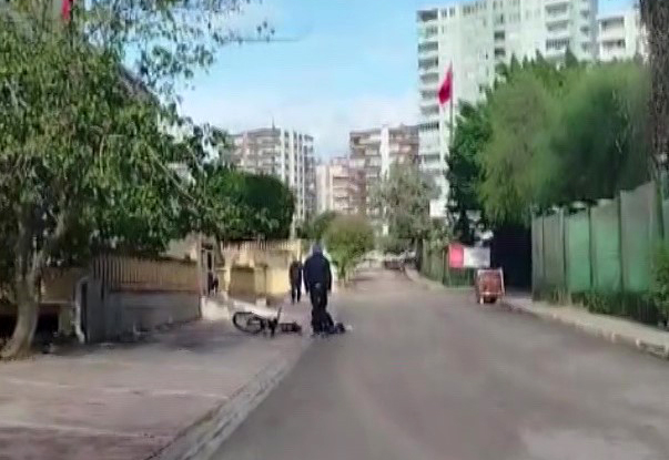 Bisikletli çocuğu darp etti