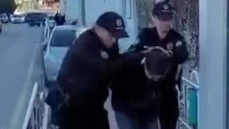 Kendisini döven komşusunu vurup tutuklandı