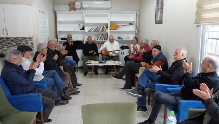 Çukurova’da emeklilerden müzik ziyafeti