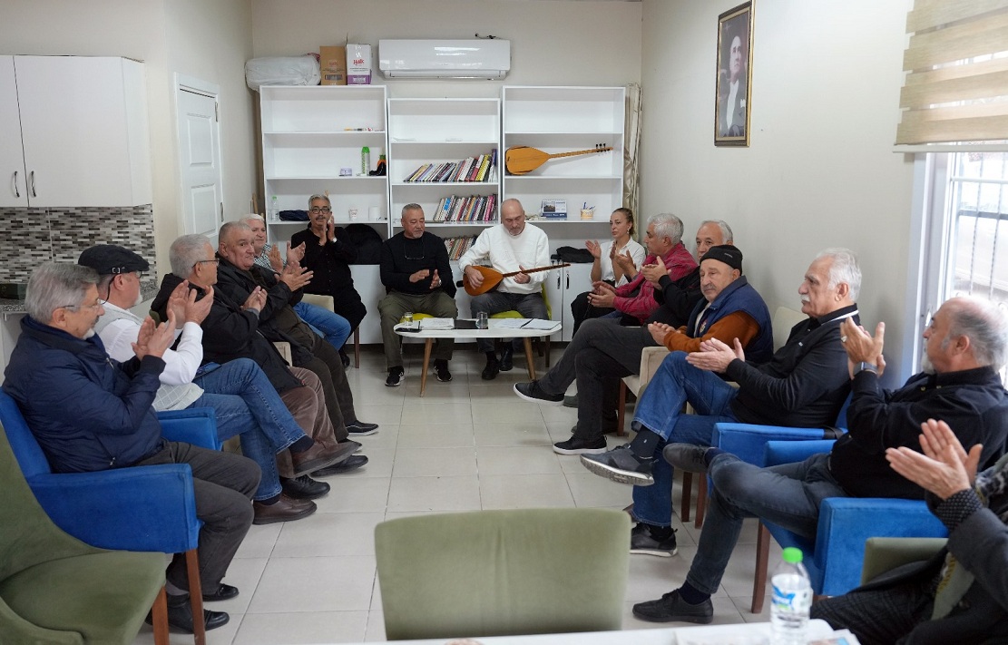 Çukurova’da emeklilerden müzik ziyafeti