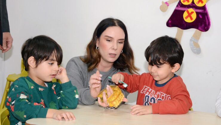 ÇOCUKLARA DİŞ FIRÇALAMA EĞİTİMİ