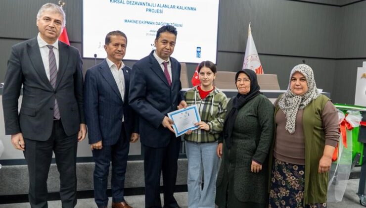 Adana’da 16’sı kadın 32 çiftçiye makine desteği