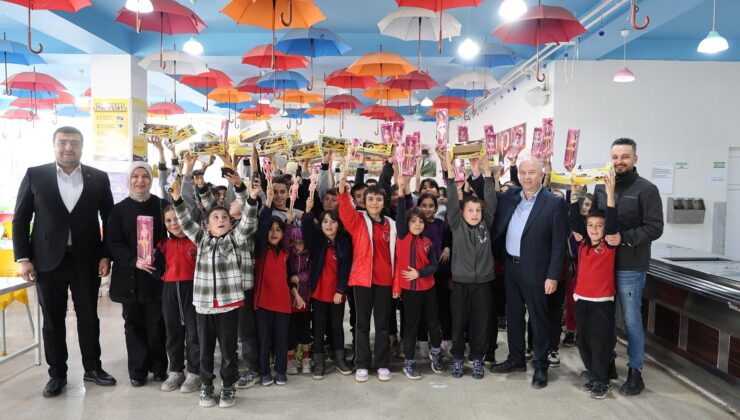 Sağlıkçılar öğrencilerinin gönlüne dokundu