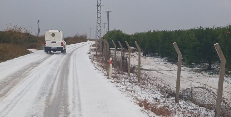 Adana’da dolu yağdı