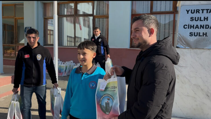 Özen’den öğrencilere test kitabı