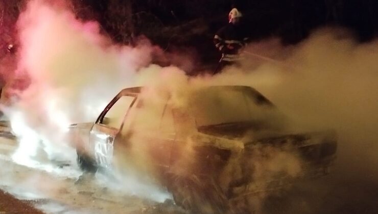 Otomobil patladı, feci şekilde can verdi