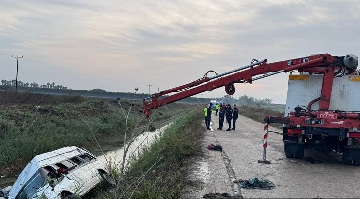 MİNİBÜS SULAMA KANALINA UÇTU!